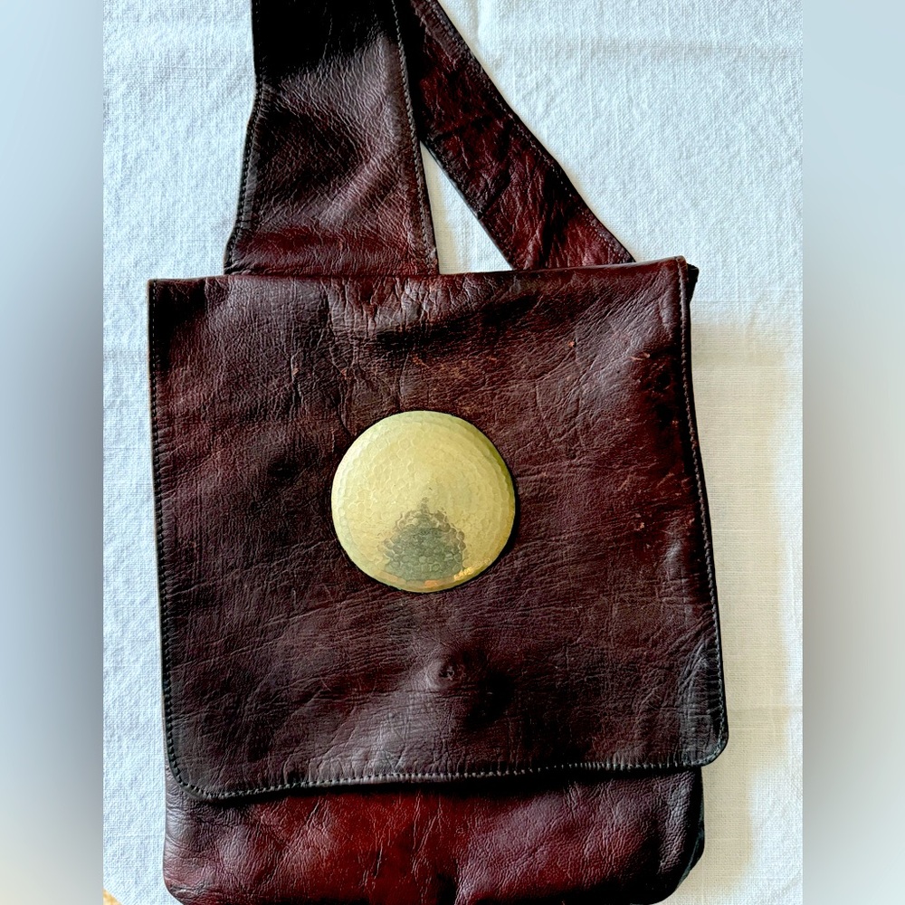 Elegant Brown Leather Women's Crossbody Bag